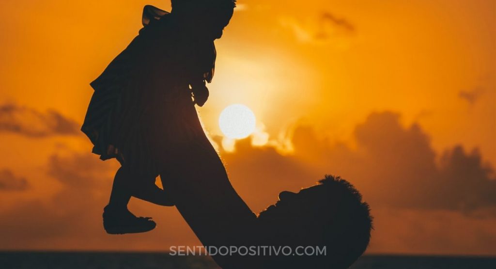 Hijos felices: 13 Cosas que los padres mentalmente fuertes no hacen